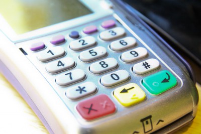 Продавца шавермы задержали за кражу денег с карты калининградца