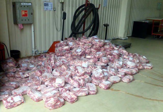Безработный калининградец пытался ввезти в регион больше тонны санкционной свинины (фото)
