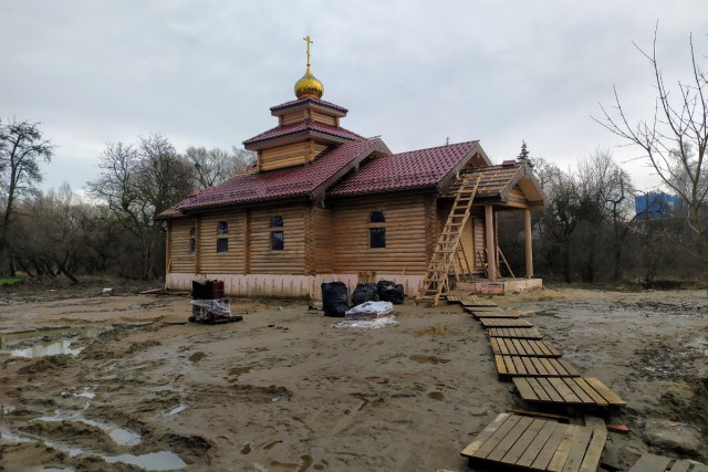 Калининградская епархия пообещала благоустроить территорию вокруг храма, где незаконно вырубили деревья