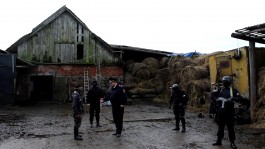 В Гурьевском округе задержали квартирного вора, скрывавшегося на ферме (фото, видео)