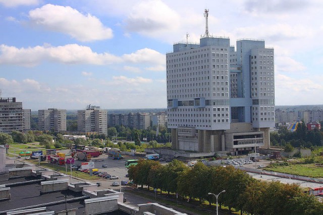 Власти Калининграда передали свою долю собственности на Дом Советов правительству области