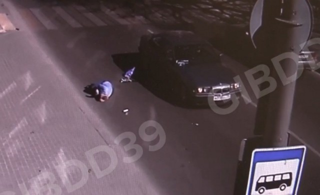 На пешеходном переходе на улице Фрунзе водитель БМВ сбила женщину