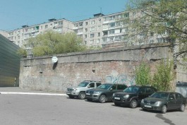 Мэр Калининграда поручил снести стену немецкого дома во дворе на улице Мариупольской
