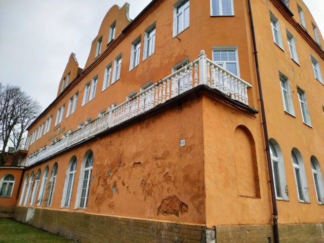 Власти Зеленоградска потребовали от собственника привести в порядок фасад гостиницы «Королева Луиза»