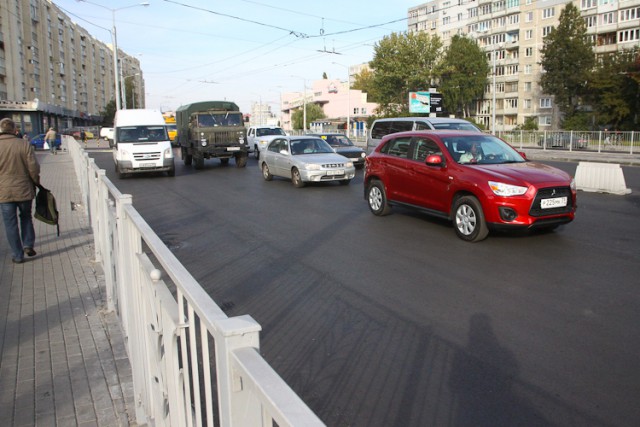 После реконструкции на ул. 9 Апреля в Калининграде просел асфальт