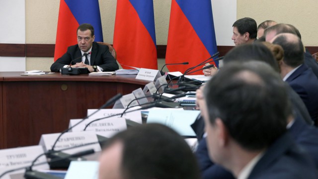 Дмитрий Медведев на совещании в Калининграде