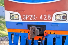 На железнодорожном переезде под Калининградом автомобиль столкнулся с поездом