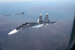 Экипажи Су-30СМ и Су-24М в Калининградской области выполняют дозаправки самолётов в воздухе