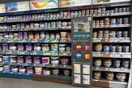 Краска для влажных помещений: какие характеристики важны и что проверять на упаковке