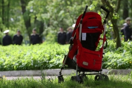 Преступник похитил коляску у детской поликлиники в Калининграде