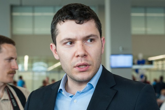 Алиханов назвал «детскими болезнями» трудности с переездом в новый терминал «Храброво»