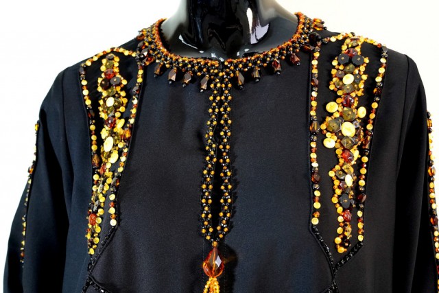 В Калининграде выставят на аукцион мусульманские платья, расшитые янтарём