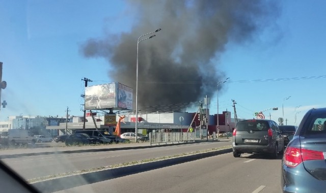 В Калининграде снова горит «Мираторг» на улице Гагарина