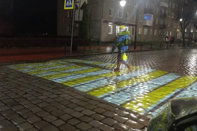 В Черняховске установили пять проекционных пешеходных переходов