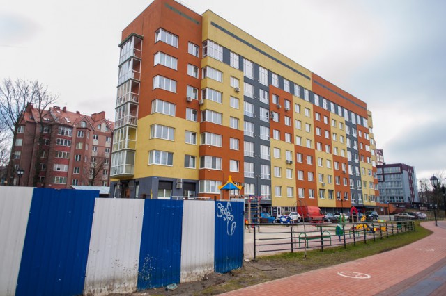 В Калининградской области многодетным семьям хотят выделять по 300 тысяч рублей на покупку жилья