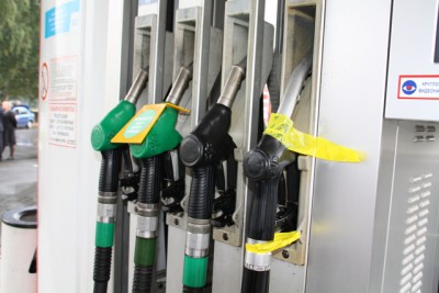 Из-за снижения цен на нефть в Польше дешевеет топливо