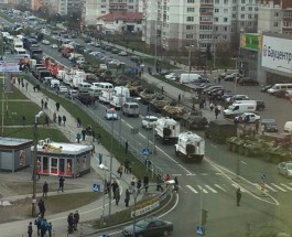 На Сельму в Калининграде пригнали военную технику, машины пожарных и спасателей
