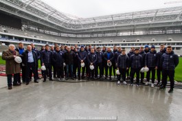 Игроки, тренерский штаб и руководство клуба на новом стадионе