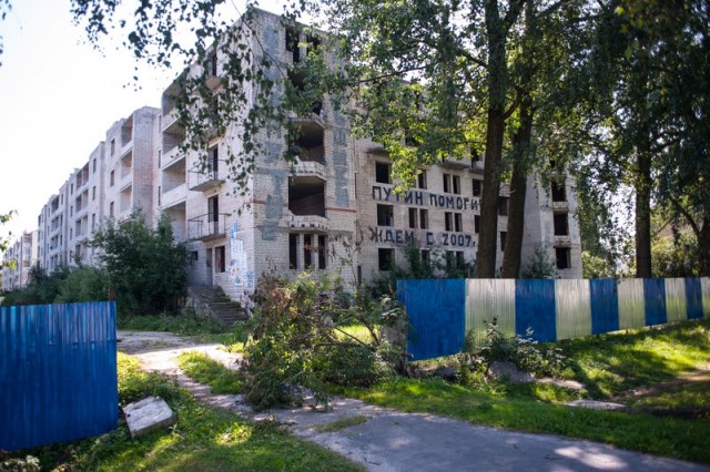 Власти планируют достроить четыре проблемных дома обманутых дольщиков на улице Невского