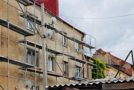 В Железнодорожном начали капитальный ремонт фасадов первых пяти домов