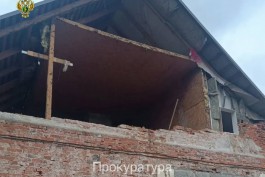 В посёлке под Калининградом частично обрушился дом, в котором жили три семьи  