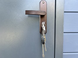 Входные двери в Калининграде: особенности выбора с учётом климата и архитектуры региона