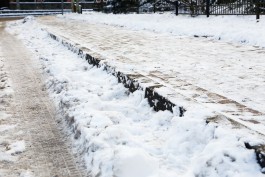 Дятлова: Пешеходные связи в Калининграде почищены &laquo;Бобкэтами&raquo; на 50%