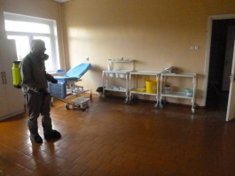 Военные химики Балтфлота дезинфицировали областную больницу в Калининграде (фото)