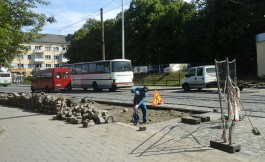 На Ленинском проспекте в Калининграде переложат 500 тонн брусчатки (видео)