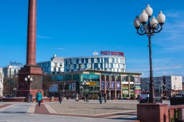 В Калининграде нашли подрядчика, который заменит урны и парковочные столбики на площади Победы