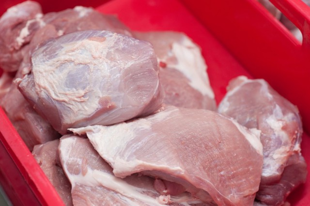 Власти пообещали пострадавшим из-за АЧС переработчикам свинины субсидии по кредитам
