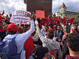 «Спасибо, Россия»: марокканские болельщики спели на площади Победы в Калининграде (видео)