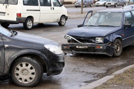 Из-за снега на дорогах Калининграда произошло более 50 аварий