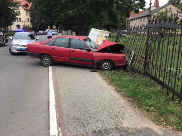 В Янтарном пьяный водитель «Ауди» врезался в забор храма