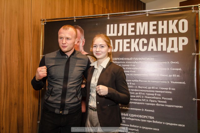 «За добро и саморазвитие»: боец Александр Шлеменко пообщался с почитателями в Калининграде (фото)