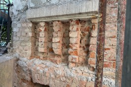 На улице Красной в Калининграде под штукатуркой обнаружили исторические элементы фасада (фото)