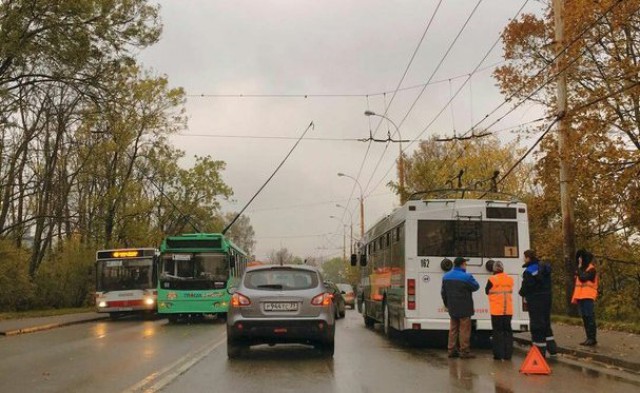 Троллейбус обрыв проводов