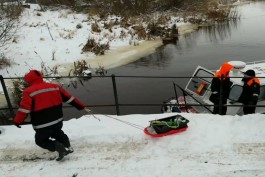 В Куршском заливе спасли группу рыбаков с оторвавшейся от берега льдины 