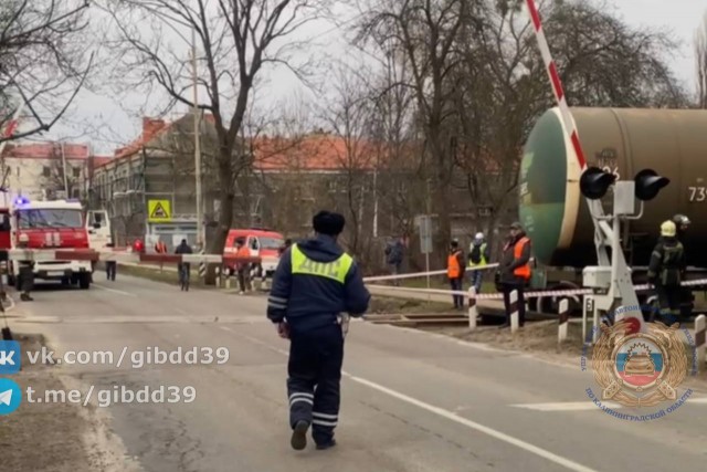 На улице Камской в Калининграде четыре вагона-цистерны сошли с рельсов