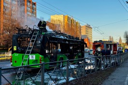 &laquo;Загорелась батарея на крыше&raquo;: в МЧС рассказали о пожаре в троллейбусе на Московском проспекте