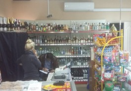 В Гурьевском округе полицейские изъяли в магазине 200 литров алкоголя
