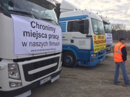 Перевозчики Польши блокируют самые важные трассы страны