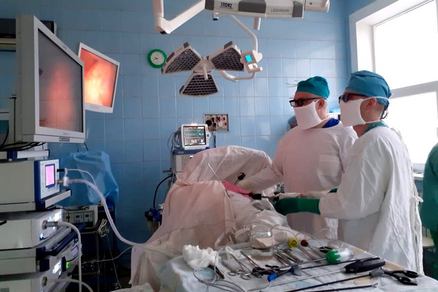 В областной больнице Калининграда провели более 30 операций с помощью 3D-технологий