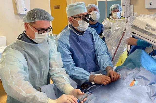 Калининградские врачи провели операцию на работающем сердце 87-летнего мужчины