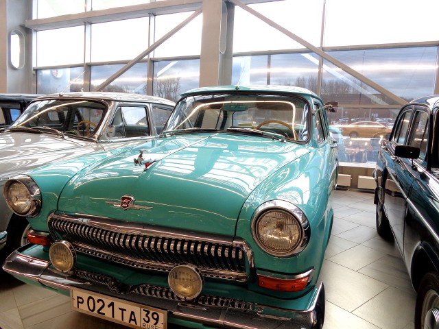 В аэропорту «Храброво» открыли выставку ретроавтомобилей