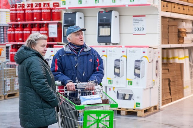 СМИ: Магазины на АЗС и при вокзалах попадут под запрет торговли по воскресеньям в Польше