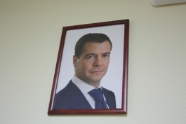 Медведев и Путин разрешили «Единой России» использовать свои портреты на выборах 13 марта