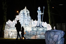 «Гусь, медведь и кот учёный»: в Калининграде открылся парк фонарей со сказочными героями (фото)