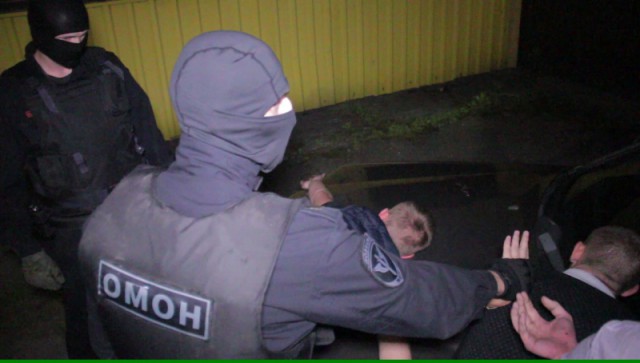 На улице Портовой в Калининграде бойцы ОМОН задержали сутенёра (фото)