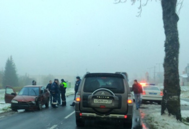 На зеленоградской трассе легковушка въехала в рейсовый автобус на встречке